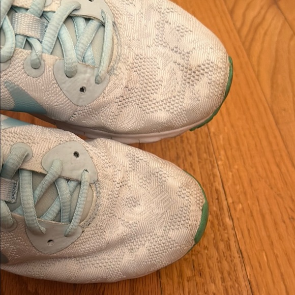 Nike Air Max Motion LW ENG Running Lace Sneaker Women's 6 Glacier Blue - Picture 8 of 12